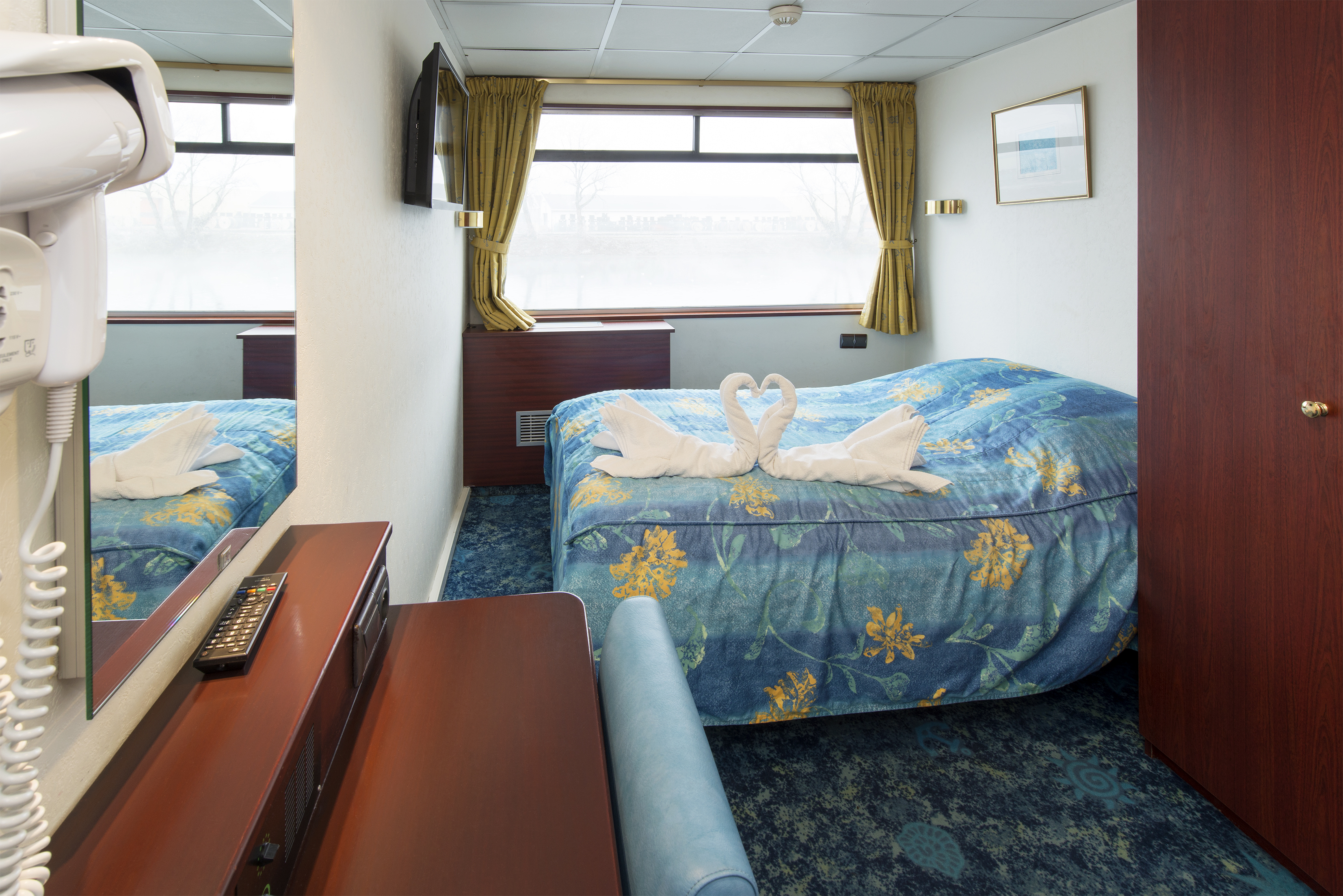 CroisiEurope MS Monet Cabin 3.jpg